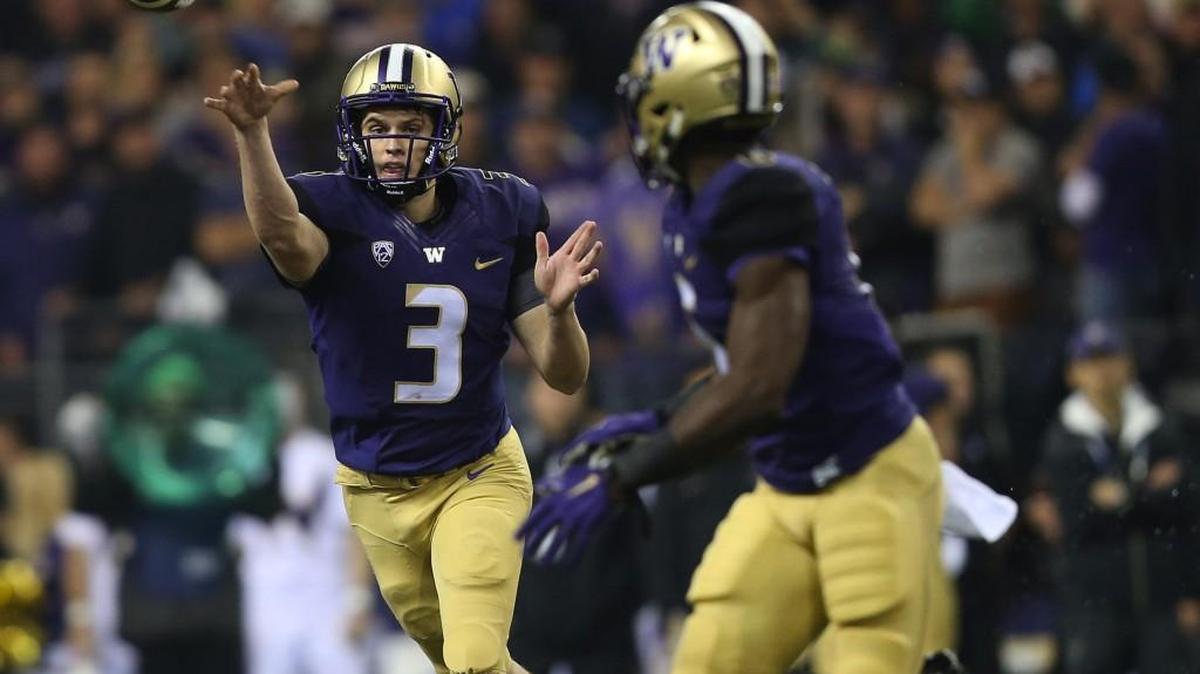 Washington quarterback Jake Browning (3) throws to running back Deontae Cooper (6) during the first quarter against Oregon on Saturday, Oct. 17, 2015, at Husky Stadium in Seattle.