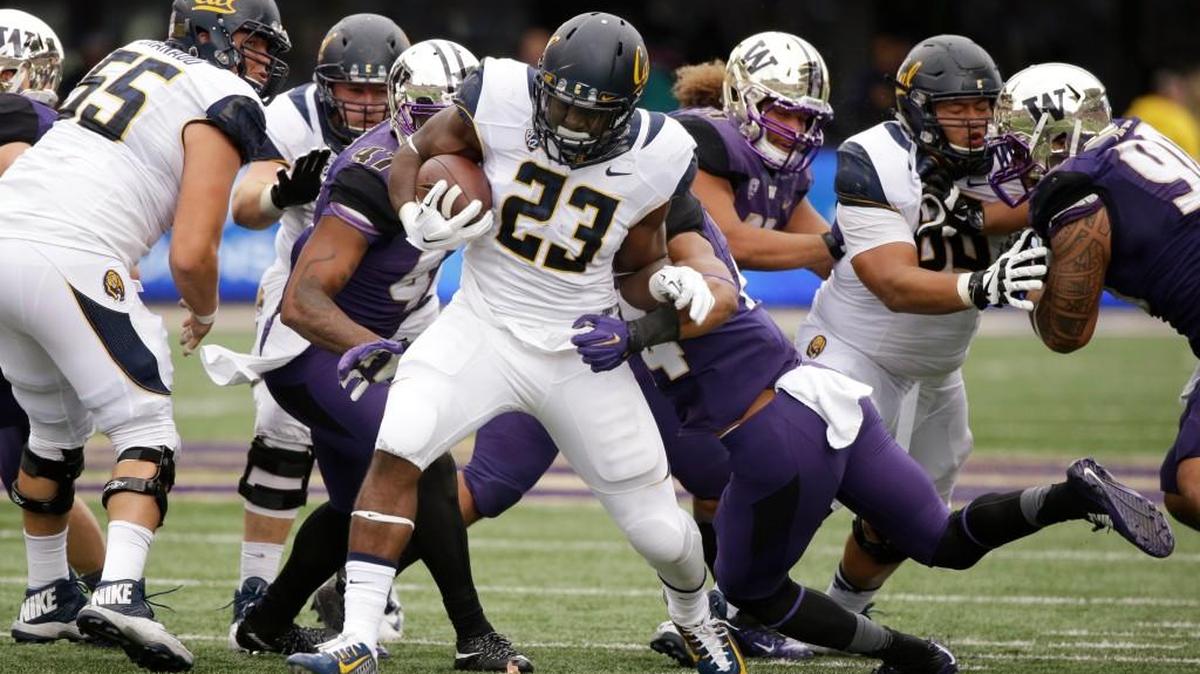
Washington’s defense attempts to take down Bears running back Vic Enwere in UW’s 30-24 loss to Cal on Saturday. 
