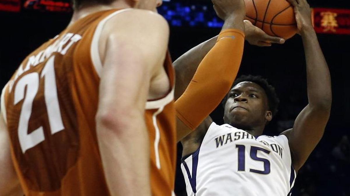 Washington’s Noah Dickerson (15) had 9 points and 6 rebounds in the season-opening victory over Texas.