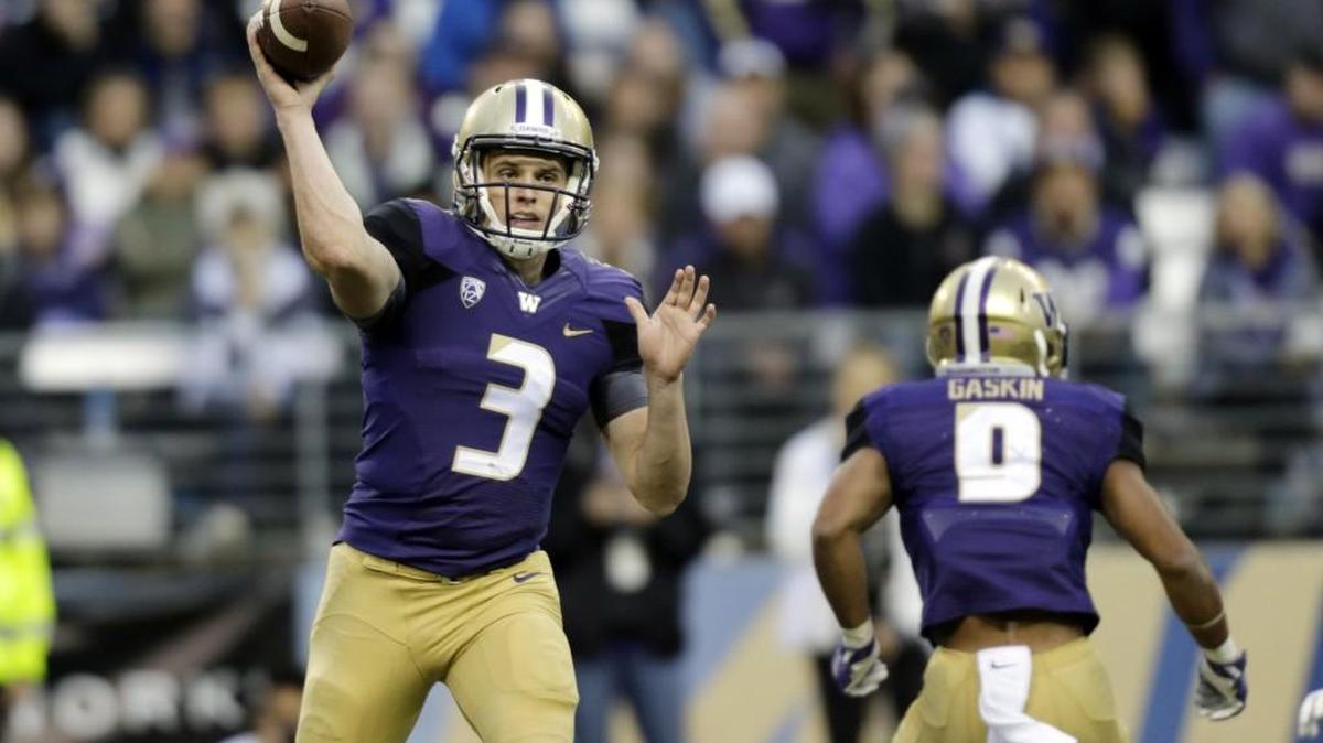 Slowing Washington quarterback Jake Browning (3) will be a top priority of Arizona defensive coordinator Marcel Yates, a former assistant under Chris Petersen at Boise State.