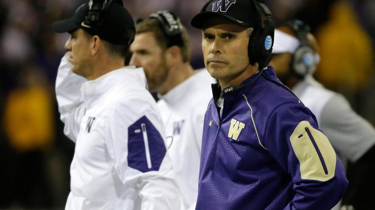 
Washington coach Chris Petersen looks on during the second half of the Huskies’ 26-20 loss to Oregon, Saturday, Oct. 17, 2015, in Seattle.
