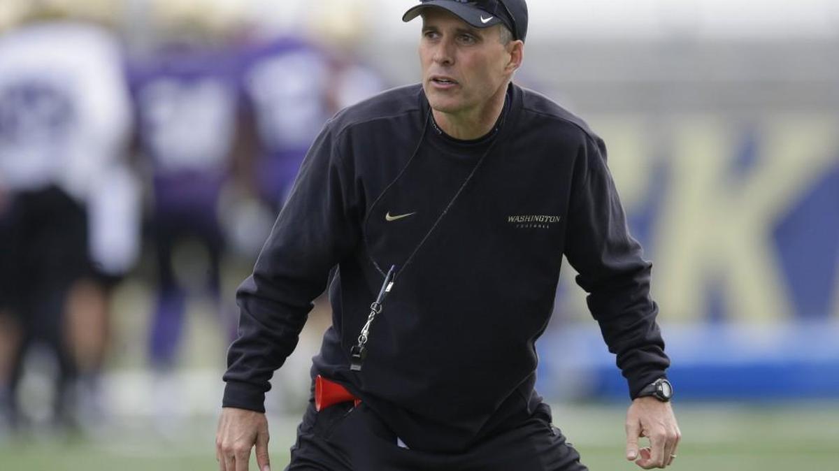 
Washington head coach Chris Petersen watches NCAA college football practice drills, Monday, March 30, 2015, on the first day of spring practice in Seattle.
