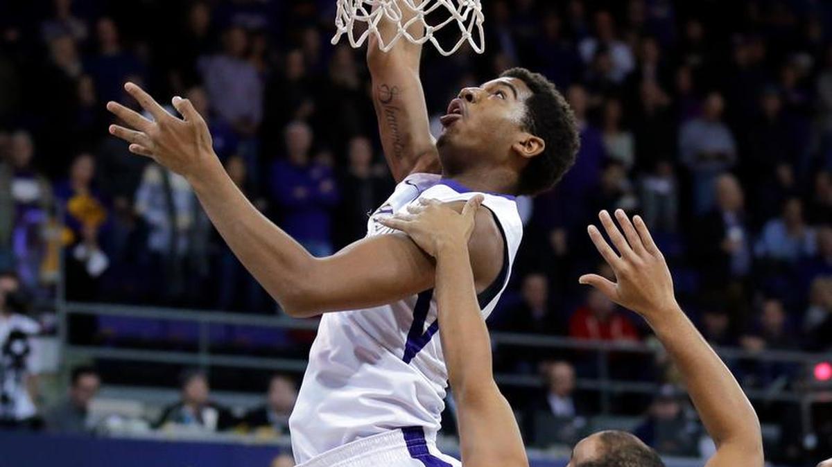UW’s Marquese Chriss goes up for a basket against Mount St. Mary’s on Thursday night. Chriss had a game-high 29 points. The Huskies shot 50.7 percent from the field, had four players in double figures and outrebounded their opponents, 60-29.