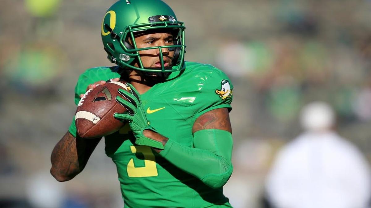 
The last time Oregon quarterback Vernon Adams played in Husky Stadium he was with Eastern Washington, and he threw for a whopping 475 yards and seven touchdowns.
