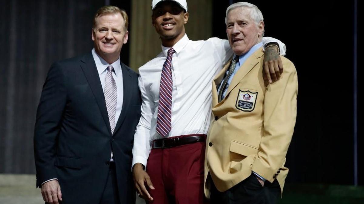 UW’s Kevin King, center, poses with former Green Bay Packer Jim Taylor, right, and NFL commissioner Roger Goodell.