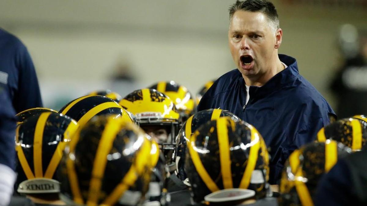 Bellevue head coach Butch Goncharoff talks to his players during a time out in the WashingtonsState 3A high school football championship.