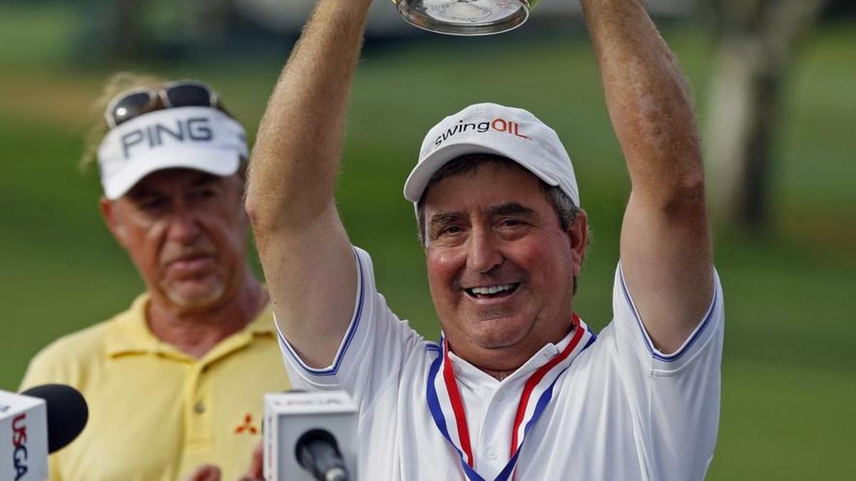 Gene Sauers raises the trophy after winning the 2016 U.S. Senior Golf Open on Aug. 15 at the Scioto Country Club in Upper Arlington, Ohio.
