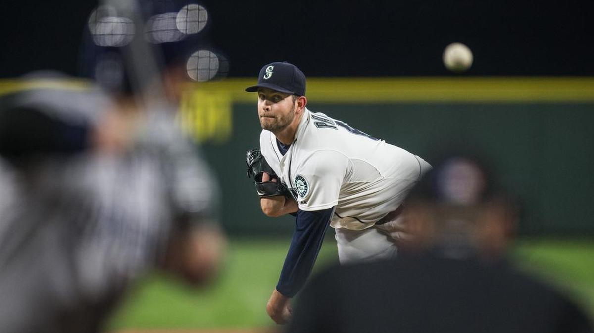 
Mariners pitcher James Paxton works against the Padres on May 12. He threw a 25-pitch bullpen session Sunday and said he was hopeful he might still pitch in 2015.
