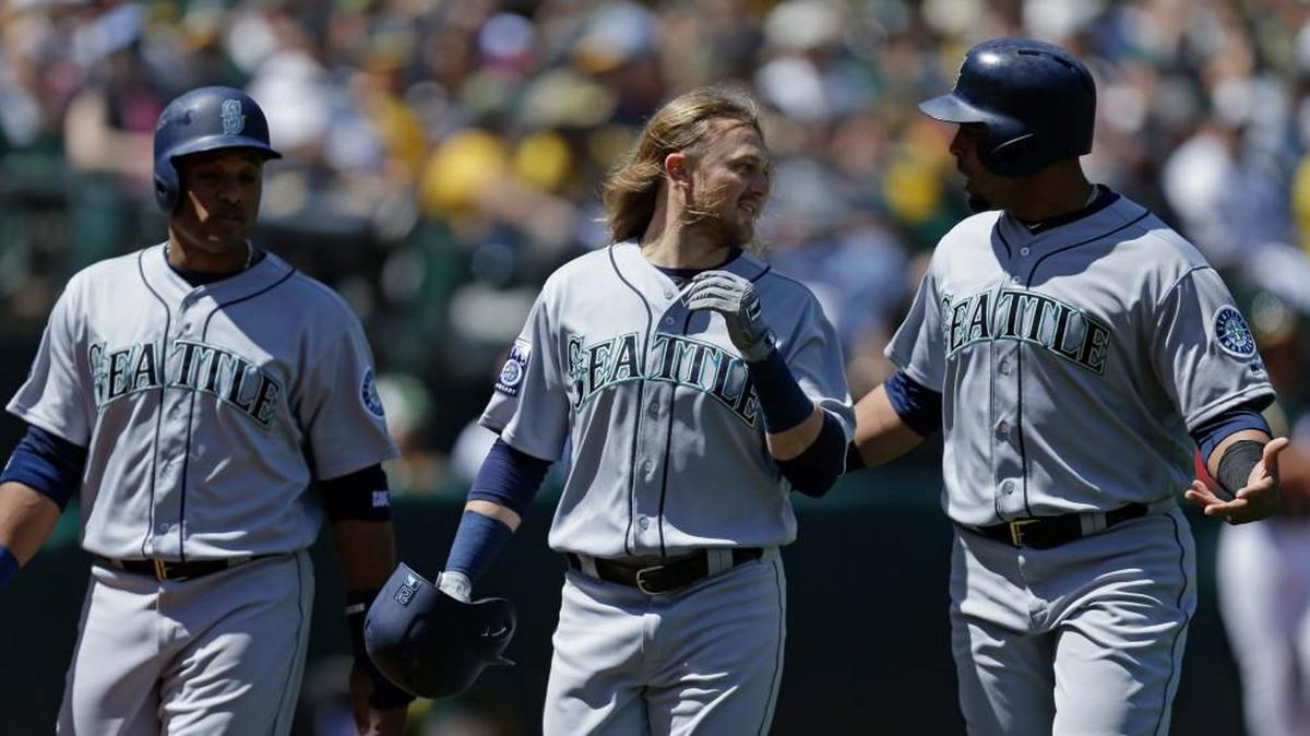 Taylor Motter was in the middle of Sunday’s 11-1 breakout victory at Oakland.