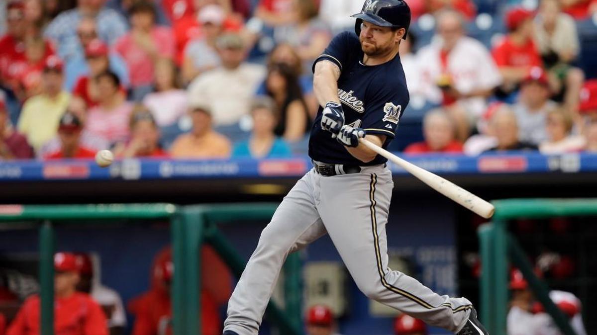 Milwaukee first baseman Adam Lind is the Mariners’ latest off-season target.