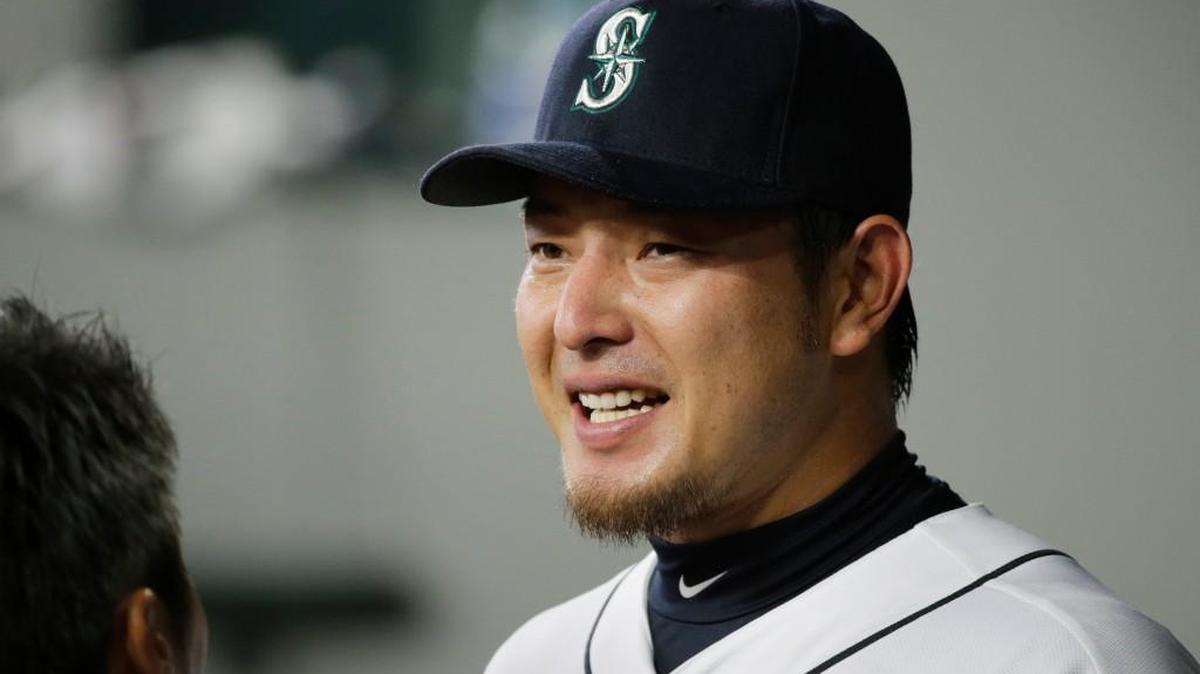 Right-handed pitcher Hisashi Iwakuma is returning to the Mariners after his three-year deal with the Dodgers fell apart because of health concerns. Iwakuma agreed Thursday to a one-year contract that has vesting options for two more years.