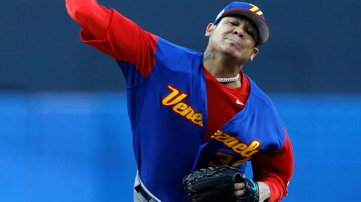 Felix Hernandez pitched five scoreless innings Wednesday for Venezuela against the United States in the World Baseball Classic.