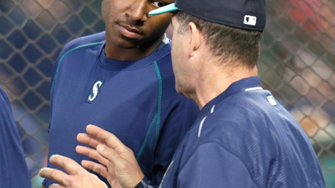 Top pick Kyle Lewis got some advice from Mariners hitting coach Edgar Martinez shortly after signing with the club.