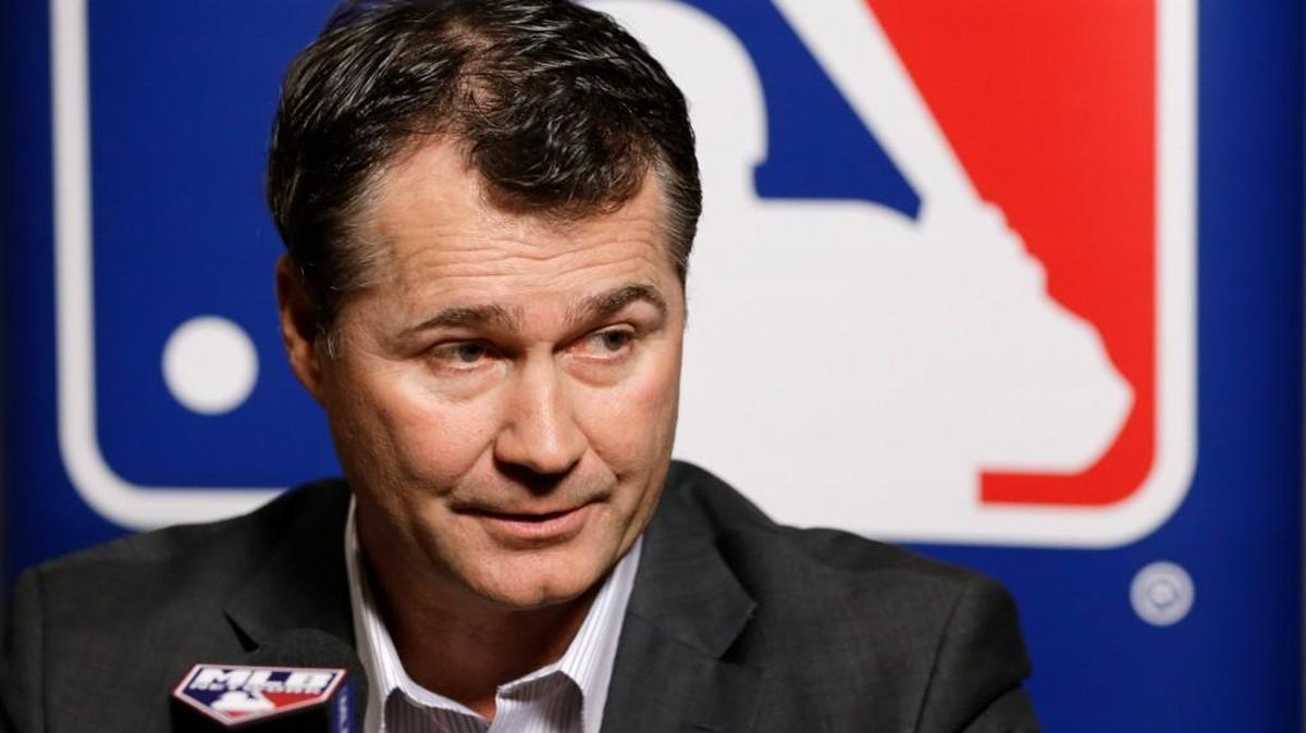 Mariners manager Scott Servais knows what time it is in Seattle...