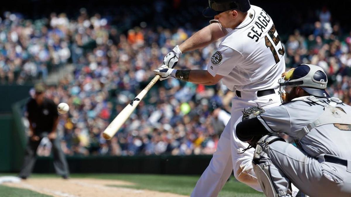 Kyle Seager’s two-run homer capped the Mariners’ four-run sixth inning.