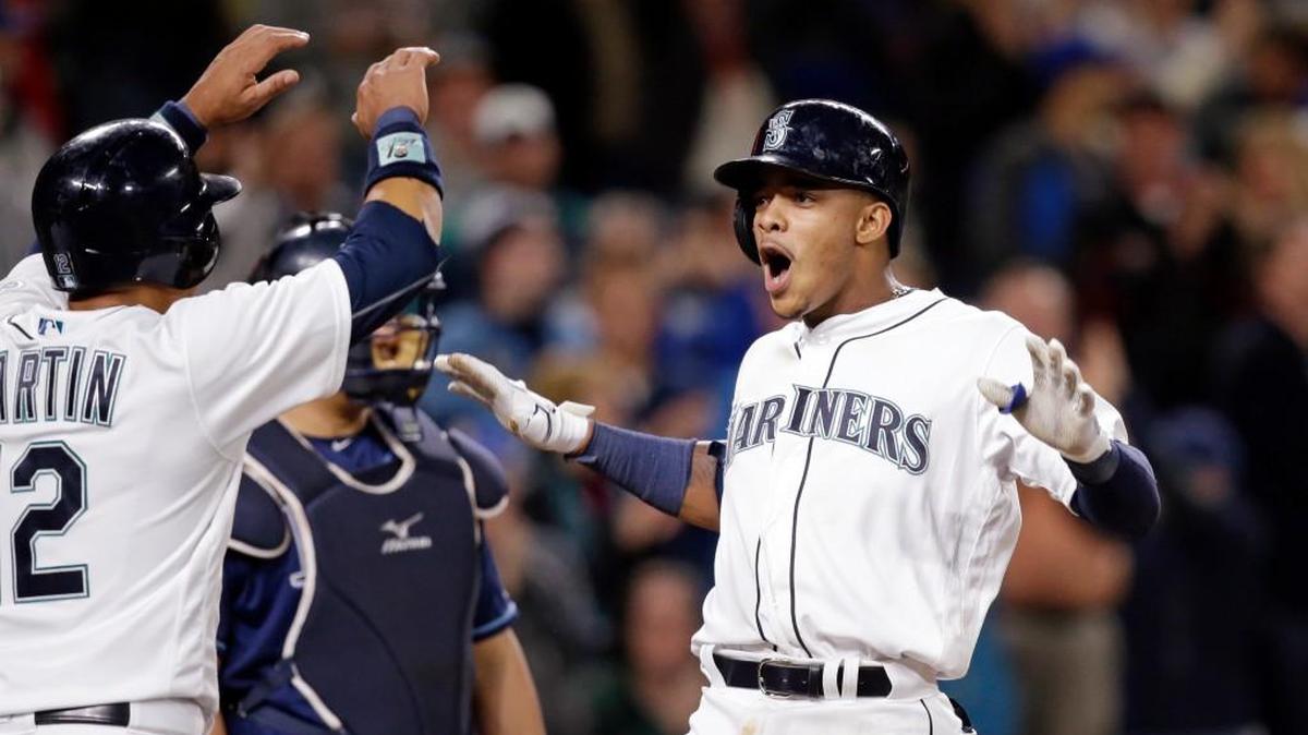 Ketel Marte exults after crossing the plate following his three-run homer in the sixth inning.