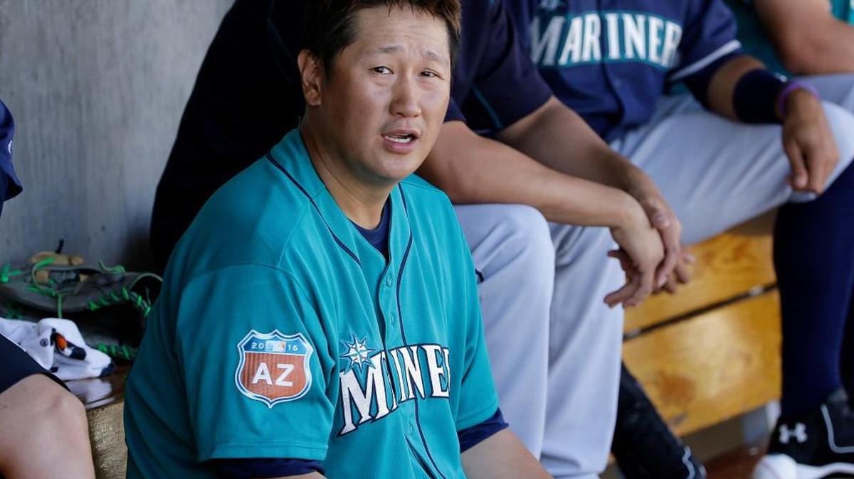 First baseman Dae-Ho Lee can choose to become a free agent on Sunday if not placed on the Mariners’ 40-man roster.
