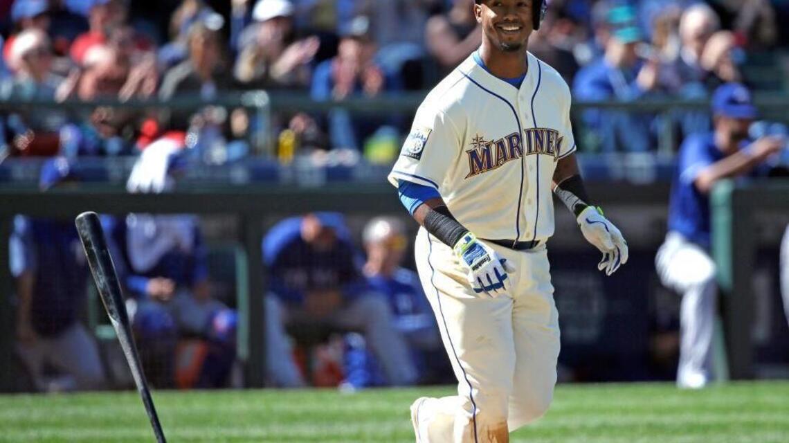 Mariners, saying they believe in Segura, hand injured shortstop a new 5-year deal