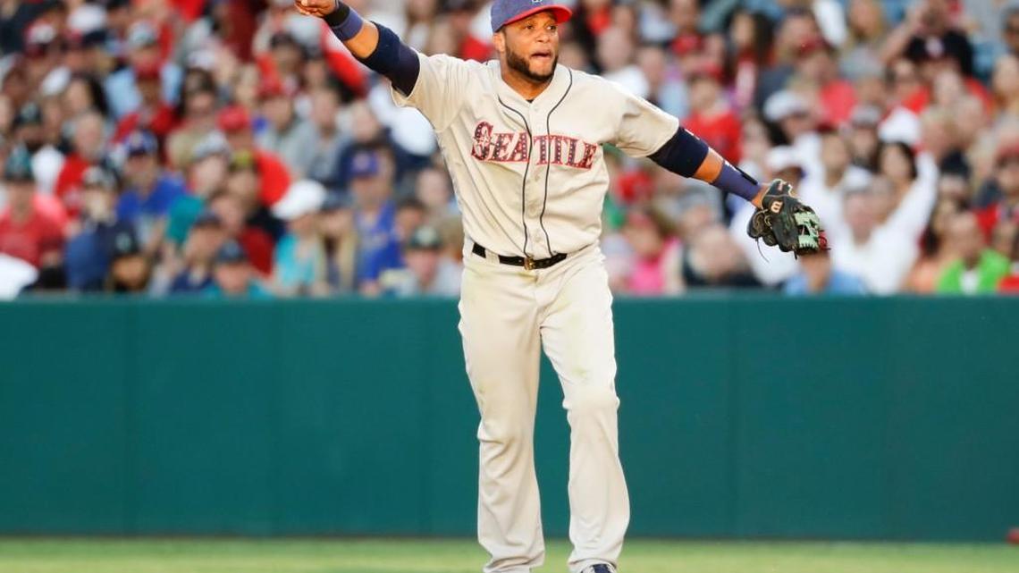 Cruz suffers knee injury as Mariners muster little in loss to Angels