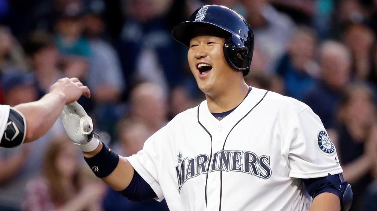 Dae-Ho Lee had a reason to smile after hitting a three-run homer in the fourth inning.