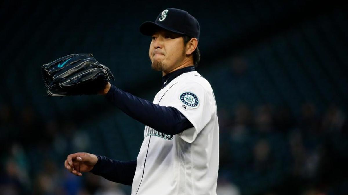 Mariners right-hander Hisashi Iwakuma will face his former teammate, Masahiro Tanaka, in Sunday’s series finale against the New York Yankees.