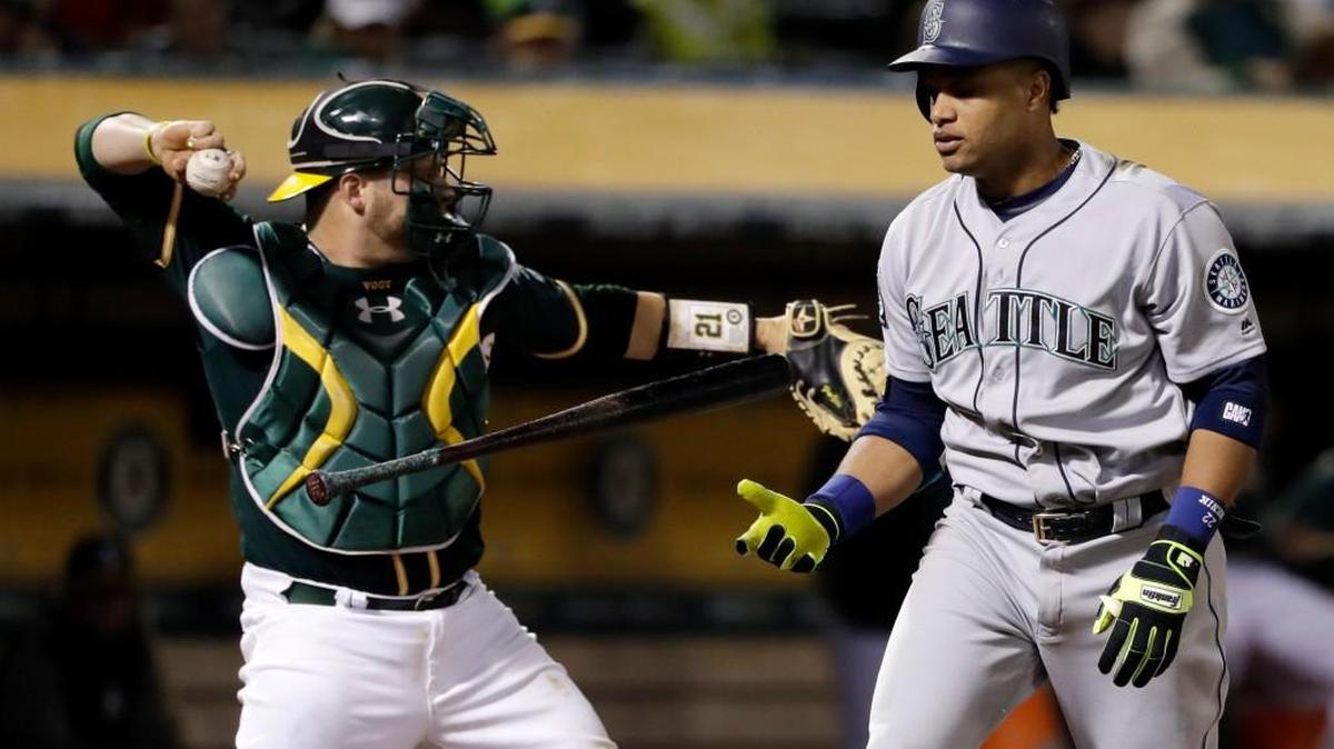 Robinson Cano flipped his bat after a strikeout in Friday’s loss at Oakland.