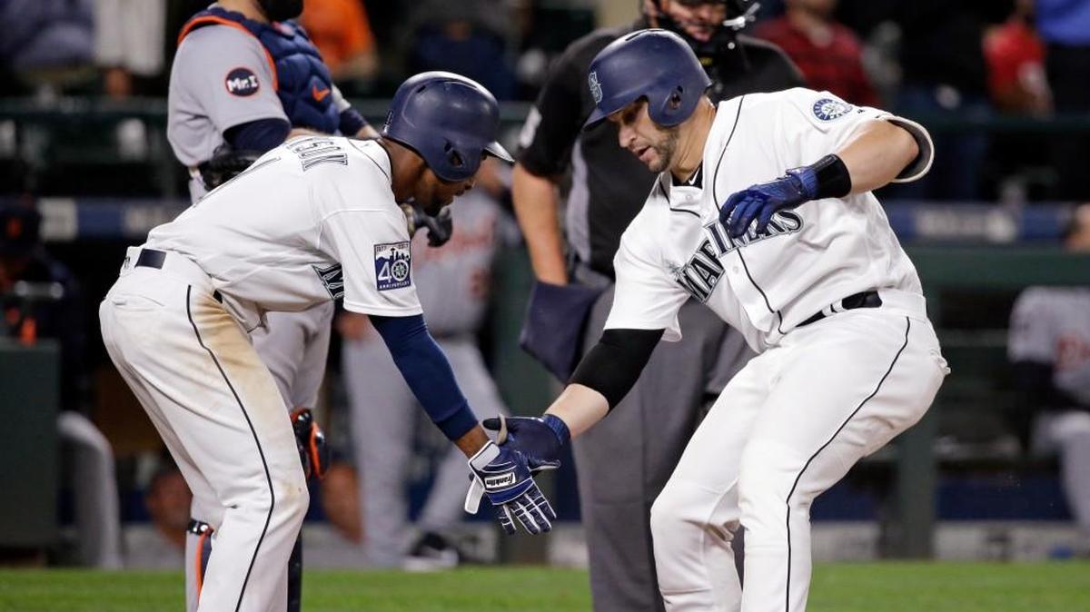 Jarrod Dyson was waiting with greetings at the plate after Mike Zunino hit a two-run homer in the sixth inning.