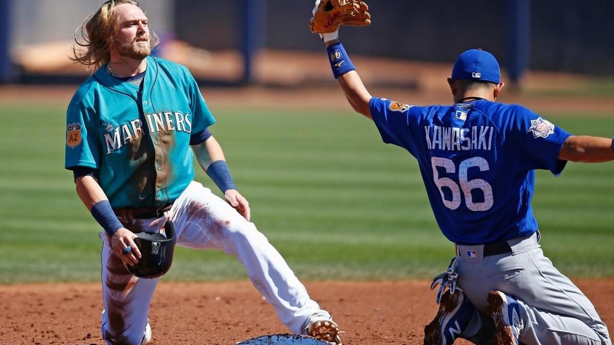 Taylor Motter stole second base Friday by avoiding the tag of a former Mariners fan favorite: Cubs infielder Munenori Kawasaki.