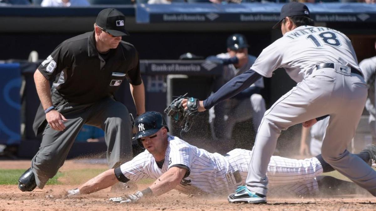 The Yankees took the lead when Brett Gardner scored on a wild pitch by Hisashi Iwakuma in the fifth inning.