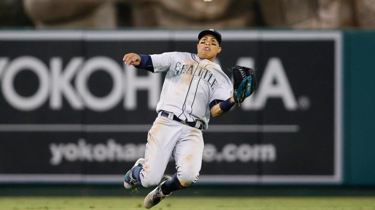 Leonys Martin will have some faces alongside him this year in the Mariners’ outfielder.