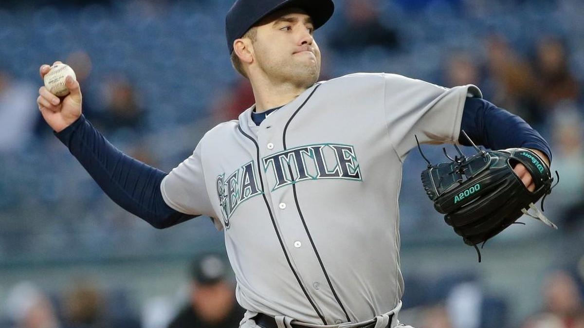 Mariners starter Nathan Karns labored through 101 pitches in five innings Friday but limited the Yankees to one run.