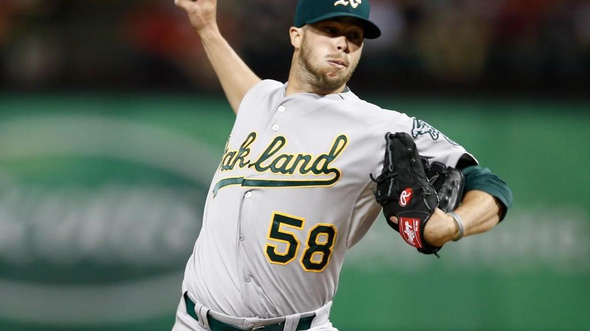 The Mariners are close to acquiring right-handed reliever Evan Scribner from Oakland.