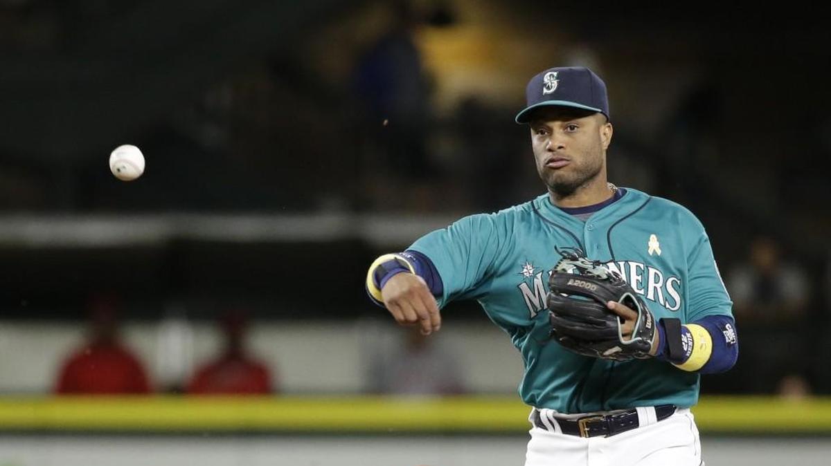 Mariners second baseman Robinson Cano, healthy again, bounced back with a strong defensive year, but the Gold Glove for defensive excellence went to Detroit’s Ian Kinsler.