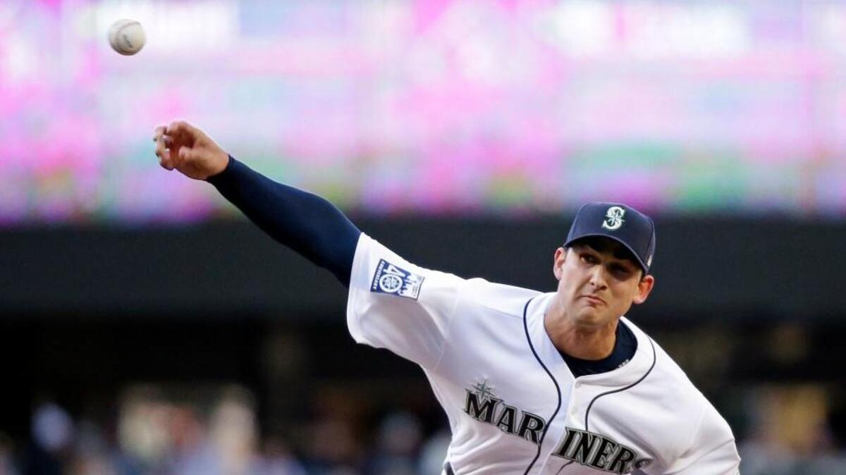 Rookie right-hander Chase De Jong held the Rangers to one run in six innings.