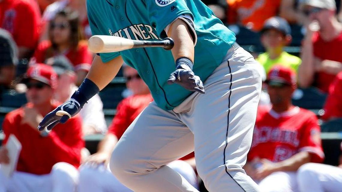 The Mariners added first baseman Dae-Ho Lee to their 40-man roster prior to Sunday’s game against the Cubs.