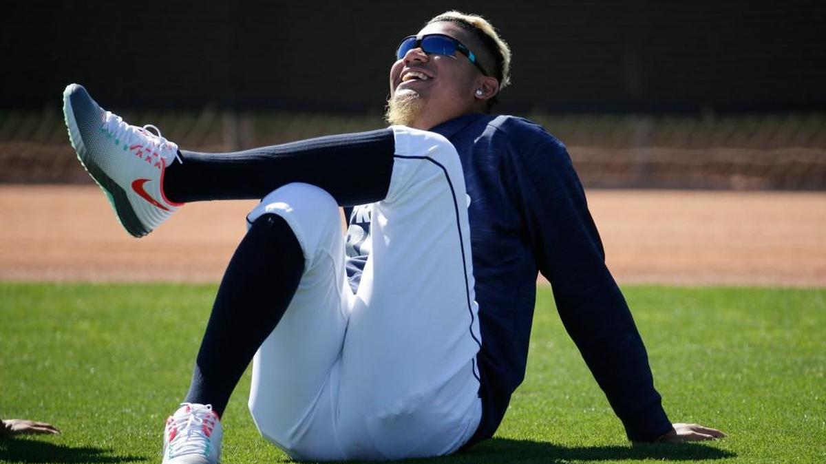 Felix Hernandez took his first step toward Monday toward another season-opening start when he made his Cactus League debut.