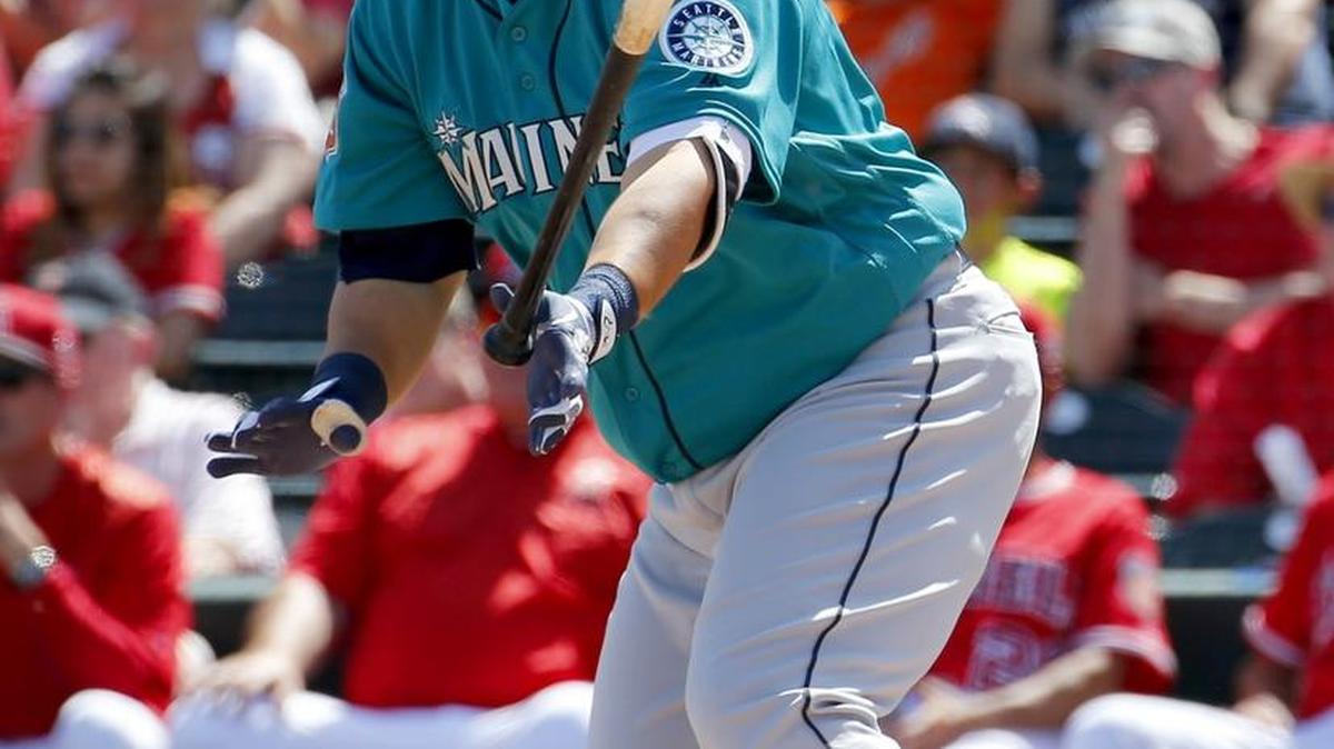 Dae-Ho Lee gave the Mariners an early lead with an RBI single in the first inning.