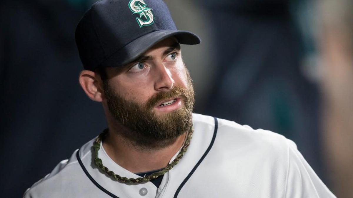 Mariners reliever Tony Zych escaped a big jam Friday in closing out a 5-4 victory over the Giants.