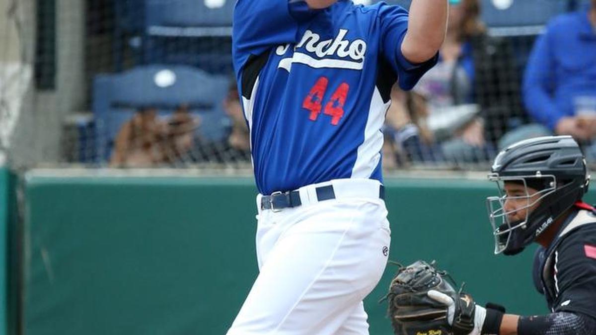 The Mariners acquired minor-league outfielder Joey Curletta on Sunday from the Phillies.