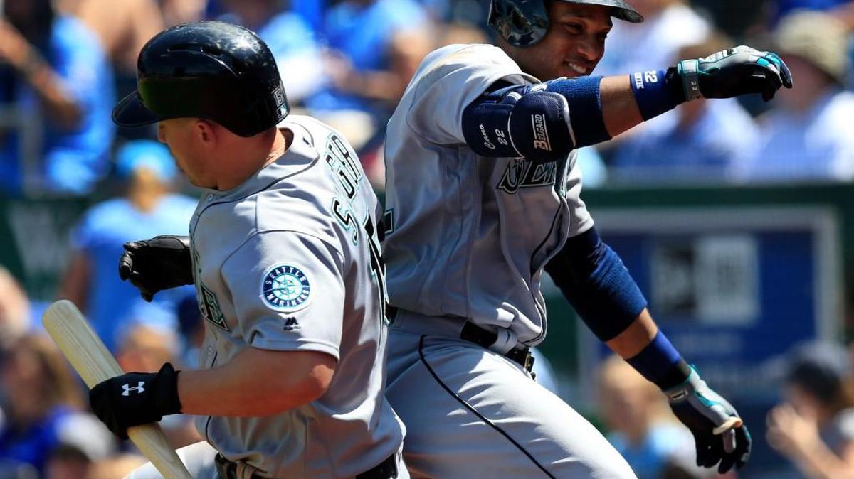 Kyle Seager and Robinson Cano are finalists at their positions for Gold Glove awards.