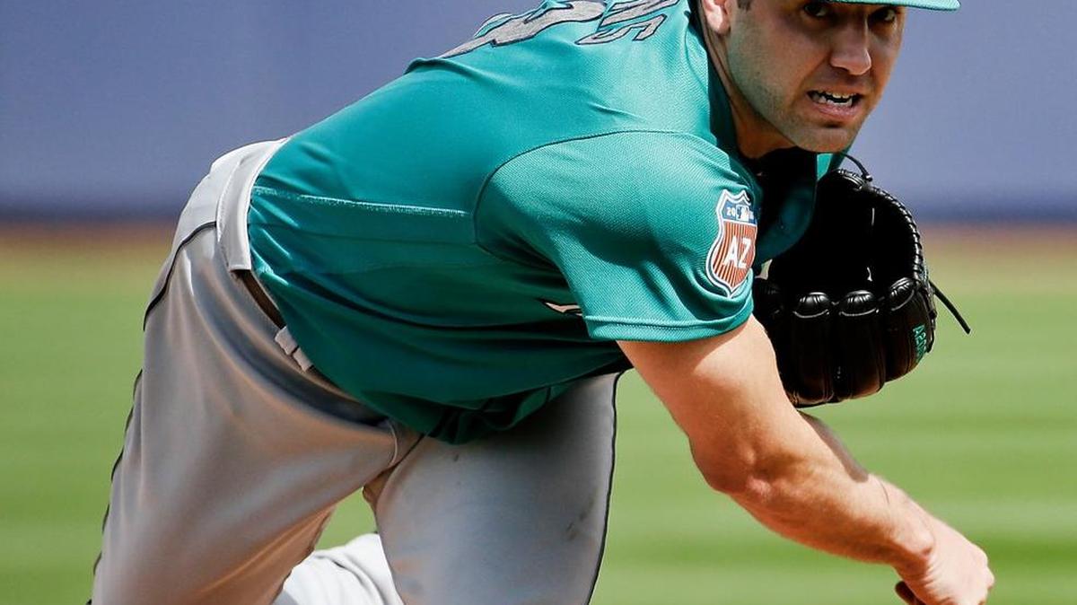 Nathan Karns is battling James Paxton for the final spot in the Mariners’ rotation.