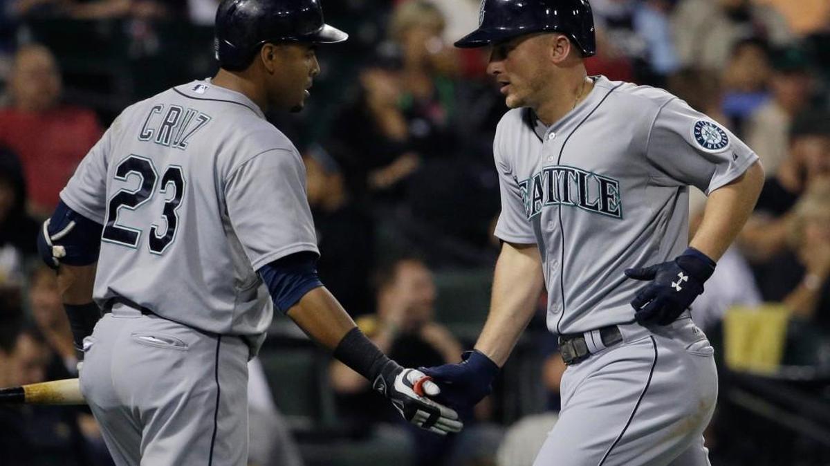 
Seattle Mariners' Kyle Seager, right, celebrates with Nelson Cruz after hitting a solo home run during the sixth inning of a baseball game against the Chicago White Sox, Friday, Aug. 28, 2015, in Chicago.
