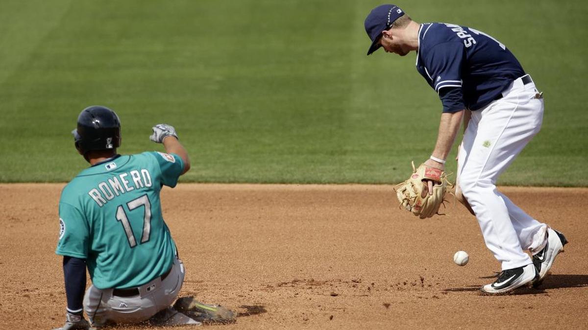 Seattle’s Stefen Romero (17), a long shot to make the Mariners’ roster, is set to return against Cleveland on Sunday.