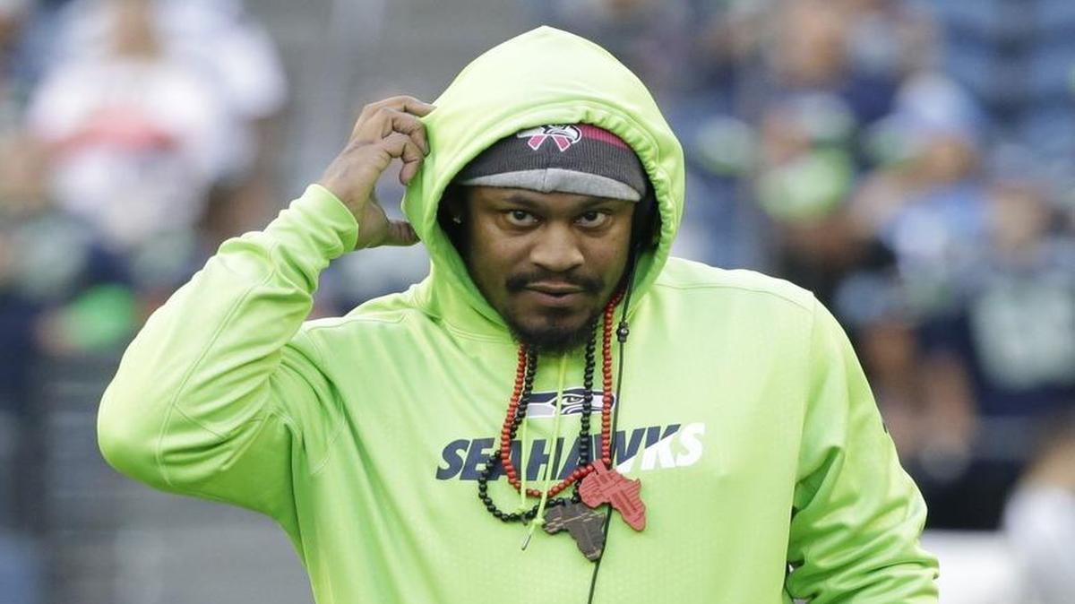 
Seahawks running back Marshawn Lynch did not travel with the team to Cincinnati on Friday and will miss his second consecutive game. It is just the third game in five seasons Lynch will miss.
