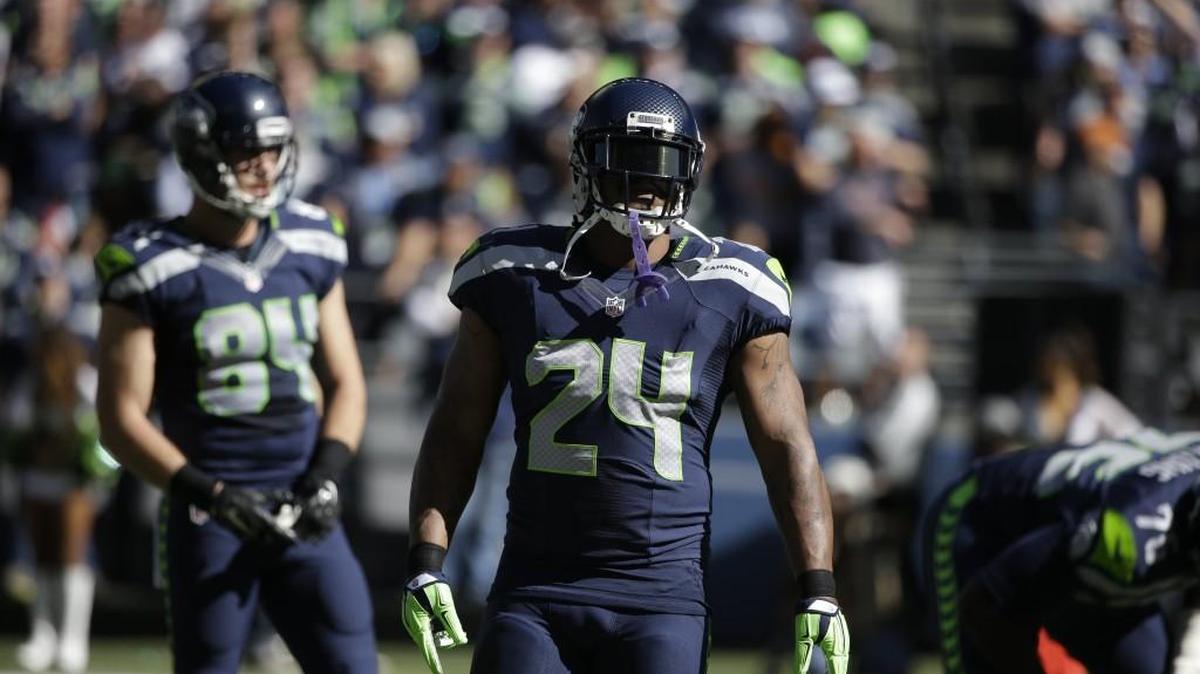 
Seahawks running back Marshawn Lynch (24) stands on the field after a play against the Chicago Bears in the first half of an NFL football game, Sunday, Sept. 27, 2015, in Seattle. Lynch is listed as questionable for Seattle’s game Monday against the Lions.
