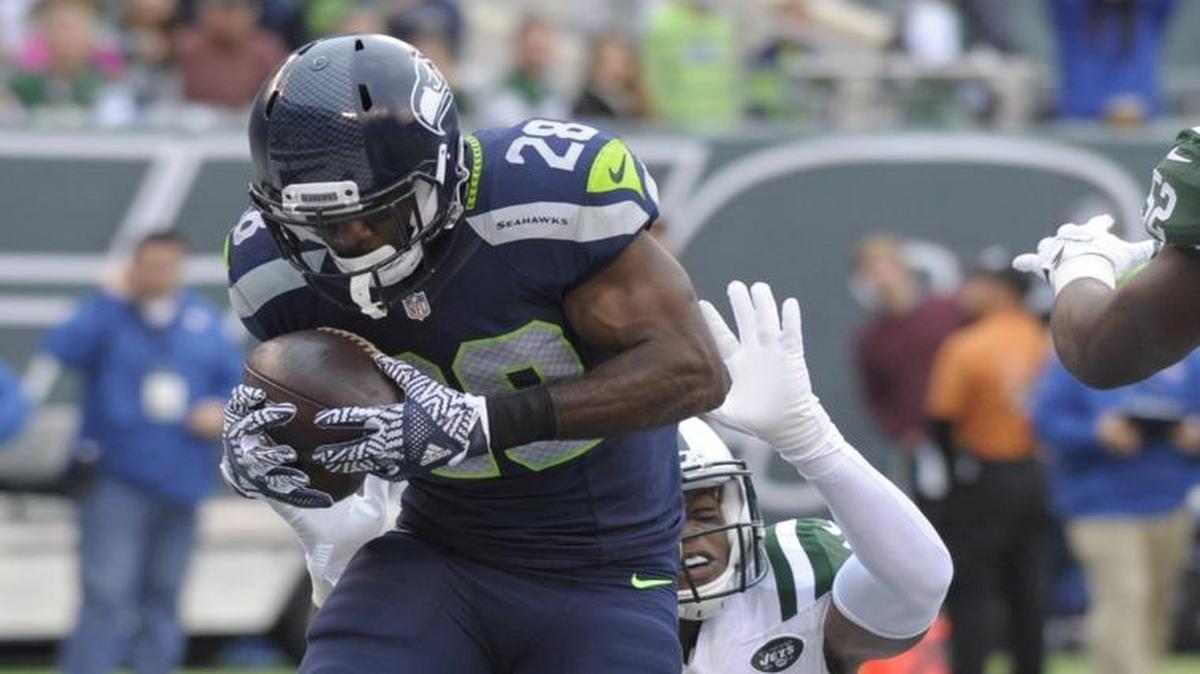 Seahawks running back C.J. Spiller catches a pass for a touchdown in front of Jets linebacker Darron Lee (50) on Sunday.