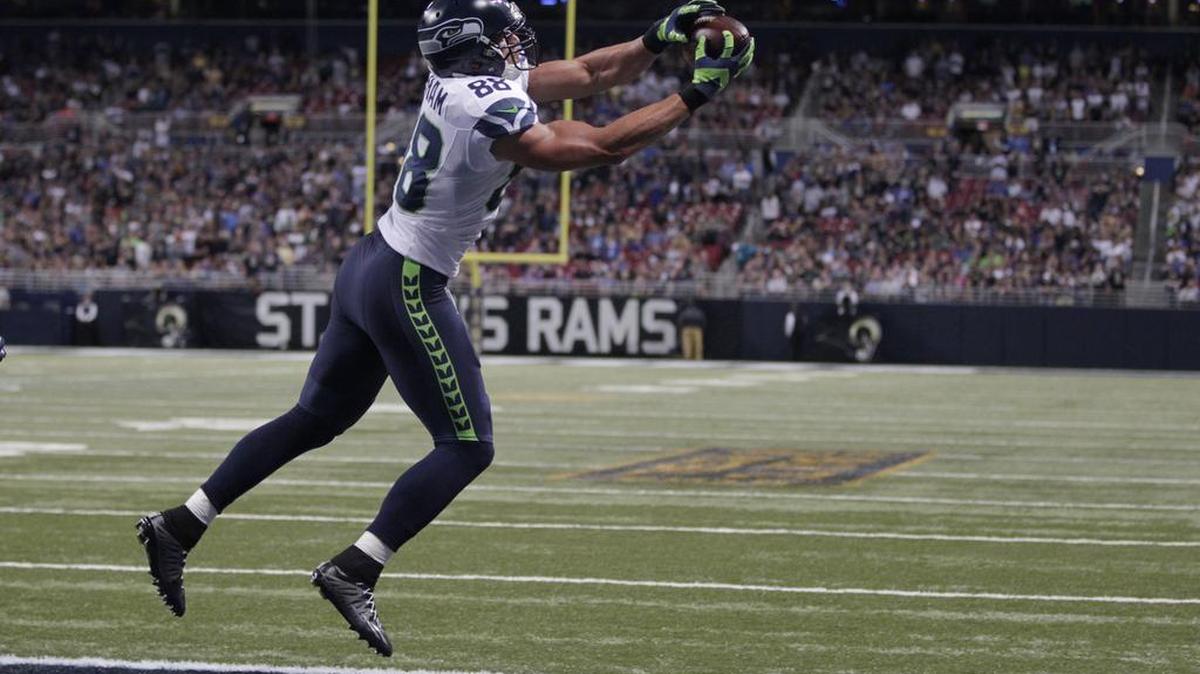 
Seattle Seahawks tight end Jimmy Graham catches a 7-yard touchdown pass during the fourth quarter against the St. Louis Rams. Graham had six receptions for 51 yards Sunday for an average of 8.5 yards per catch plus one touchdown. 
