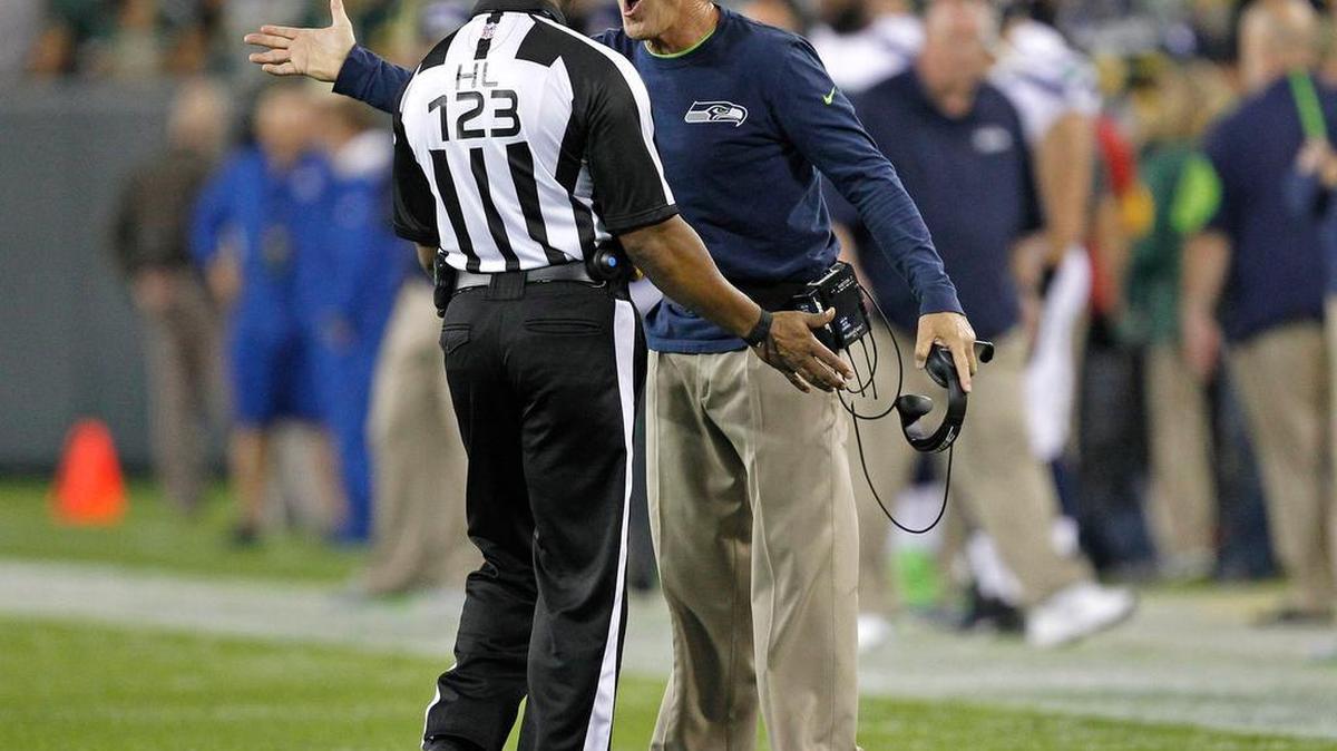 
Seattle Seahawks head coach Pete Carroll argues a call made by officials during an NFL football game against the Green Bay Packers Sunday Sept. 20, 2015, in Green Bay, Wis. (AP Photo/Matt Ludtke)
