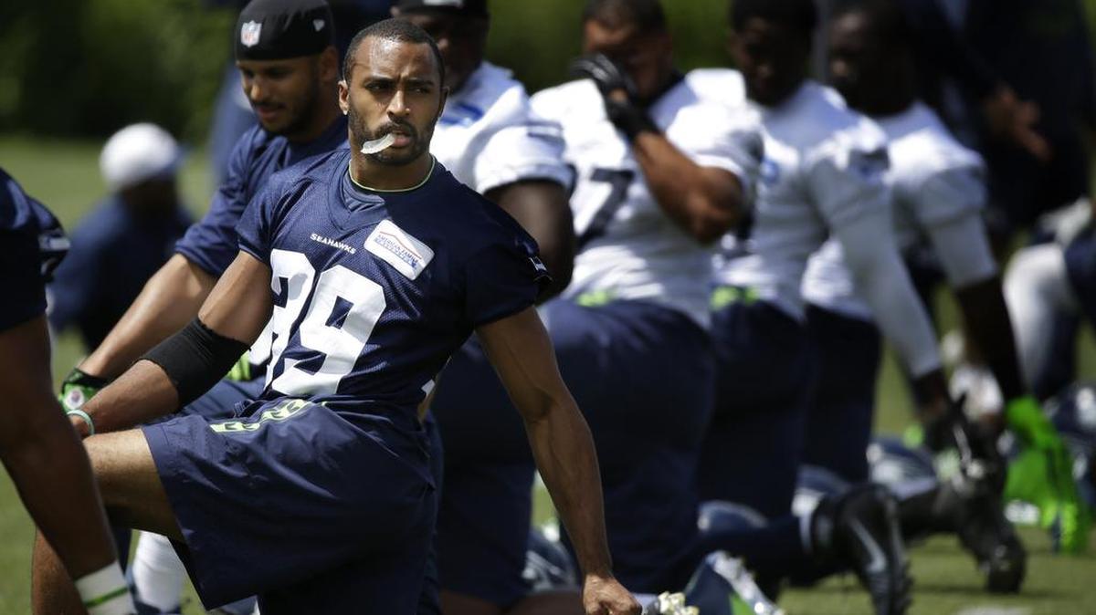 Seattle’s Doug Baldwin, left, stretches during minicamp this week. A new deal for the receiver is in the works.