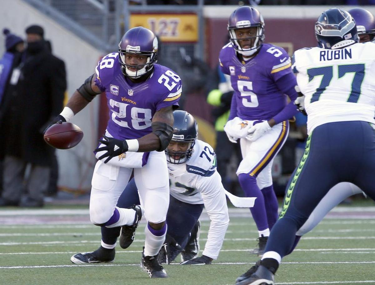 Minnesota Vikings running back Adrian Peterson (28) runs the ball during the first half of an NFL wild-card football game against the Seattle Seahawks, Sunday, Jan. 10, 2016, in Minneapolis. (AP Photo/Jim Mone)